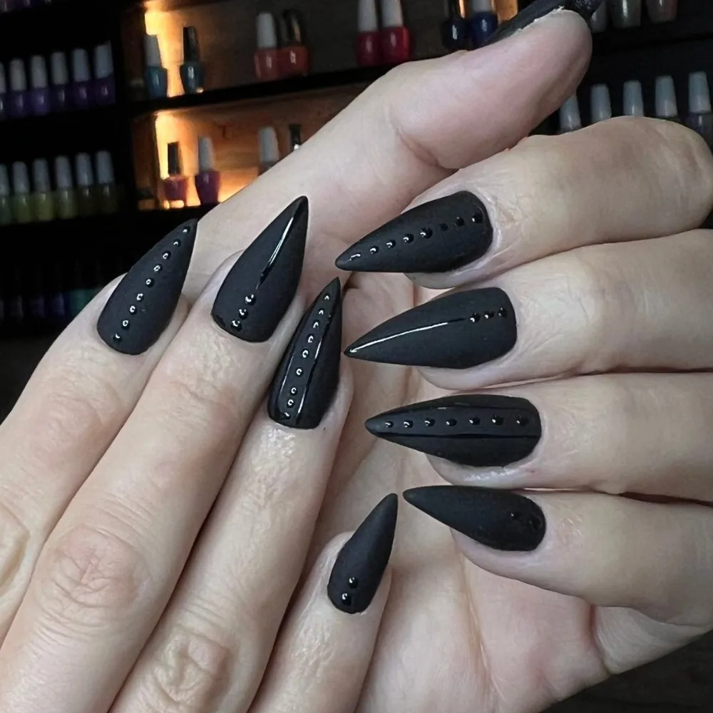 Uñas esculpidas negras