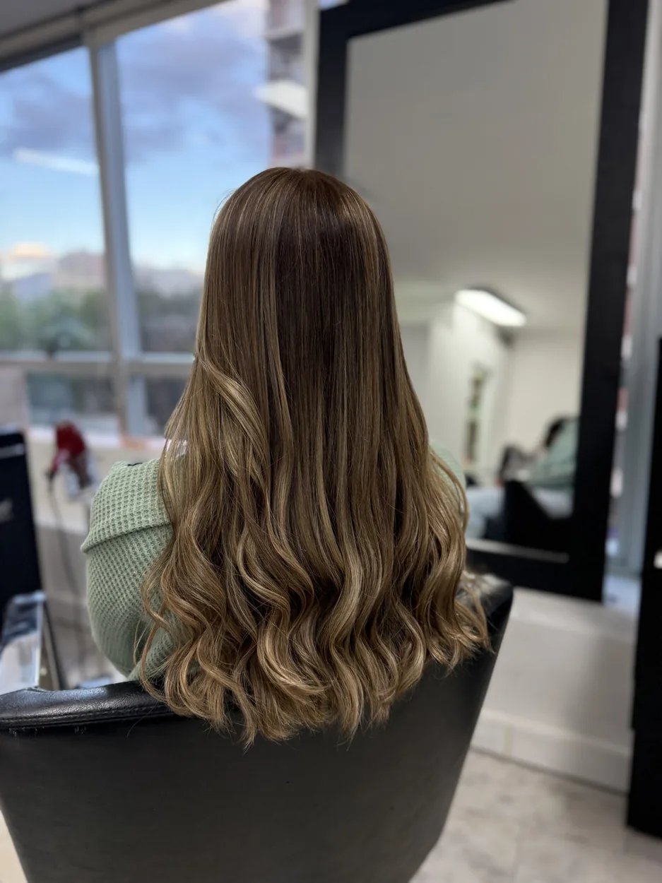 Balayage en cabello largo con ondas, en Milena Marin Studio